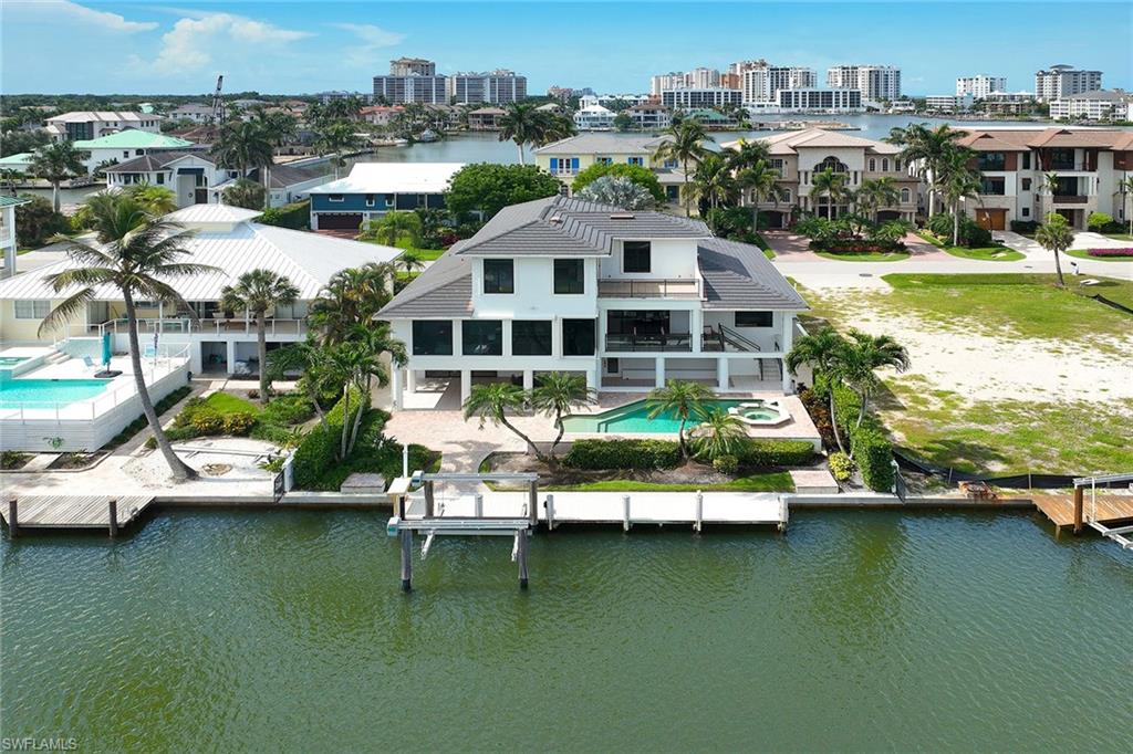 319 Lagoon AVE