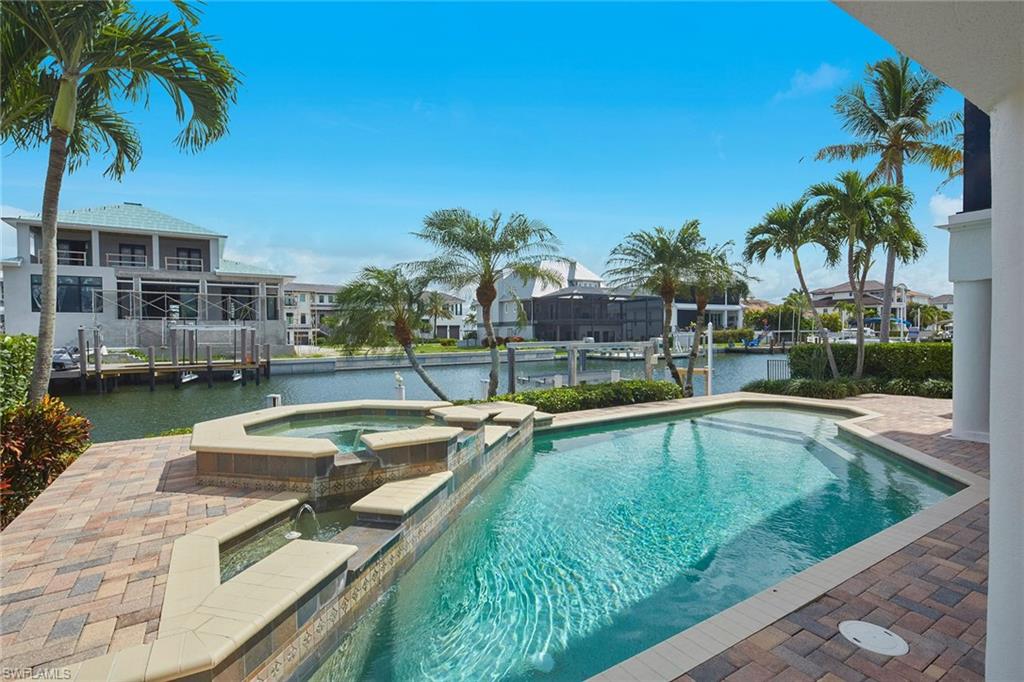 319 Lagoon AVE