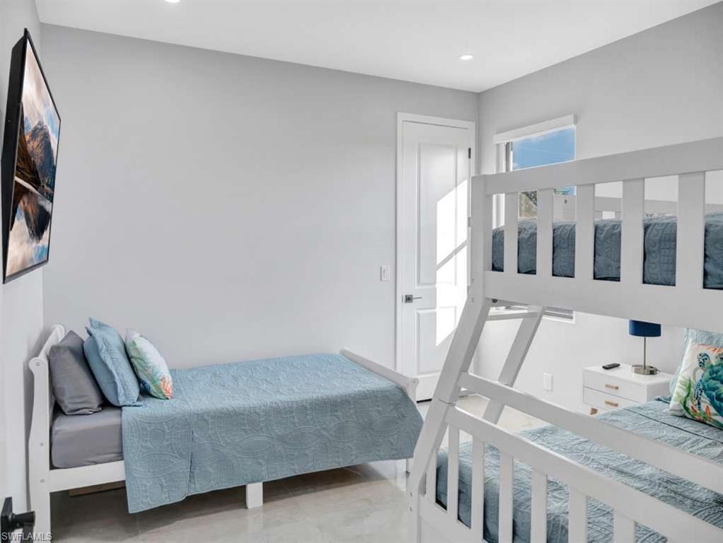 1002 NE 2nd PL photo 27