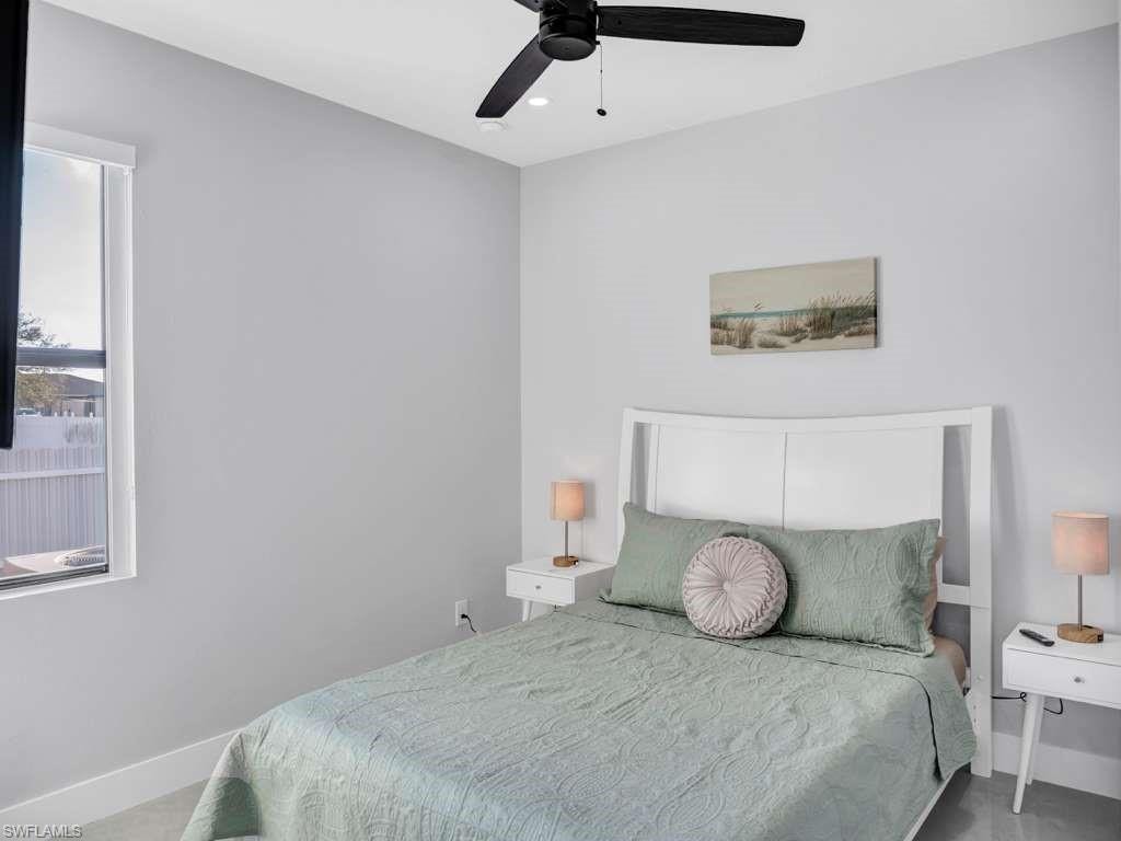 1002 NE 2nd PL photo 25