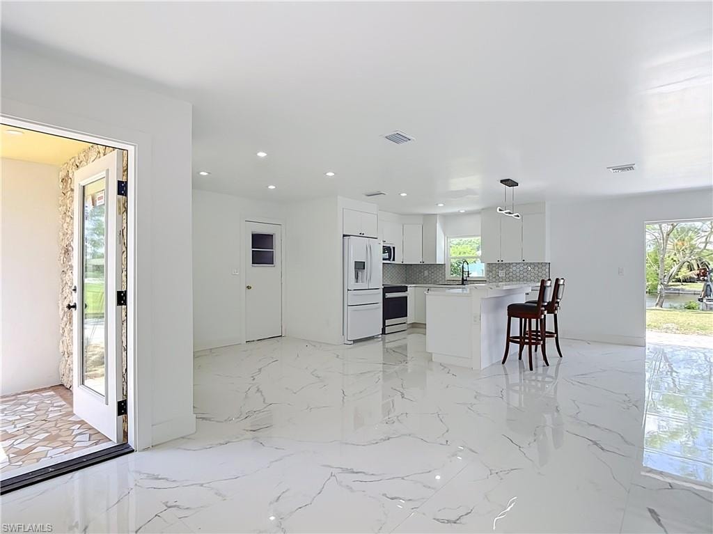 2137 Saint Croix AVE