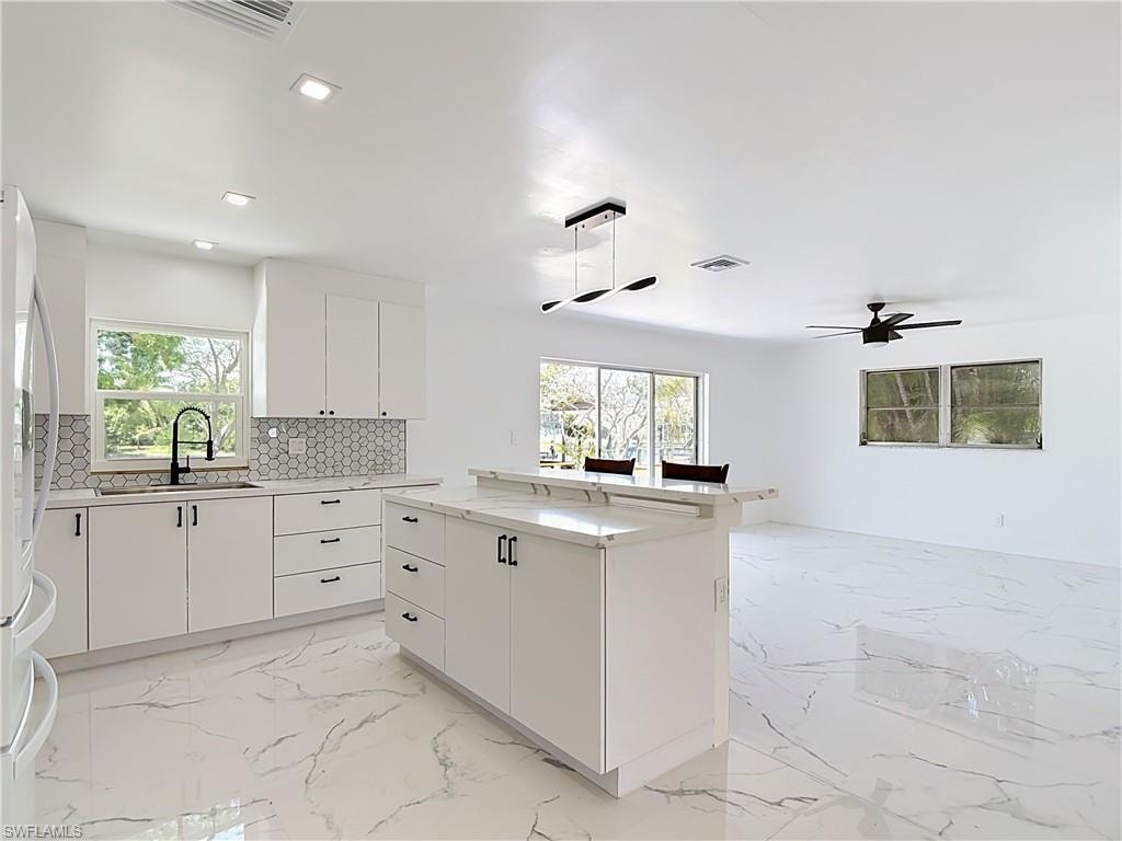 2137 Saint Croix AVE