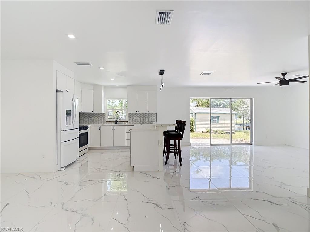 2137 Saint Croix AVE
