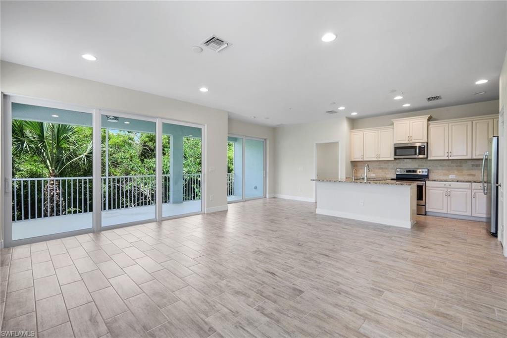 2343 Sheen LN 405