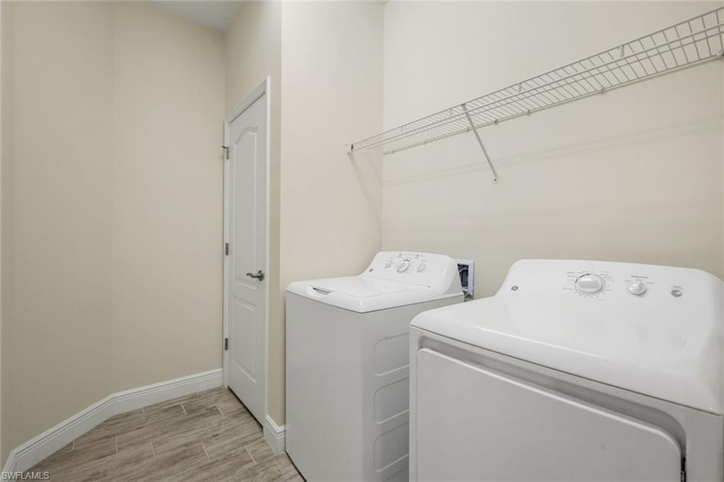 2343 Sheen LN 405 photo 18