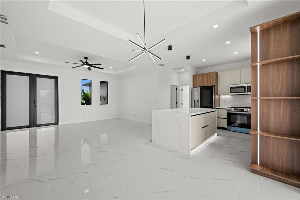 409 25TH PL photo 13