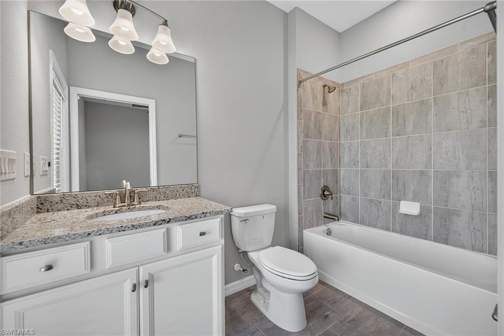 First Floor En-Suite Bathroom