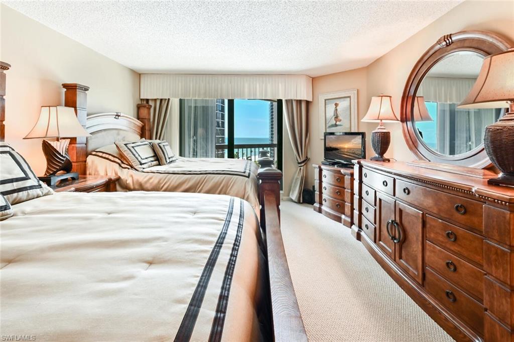 2 queen beds in guest suite
