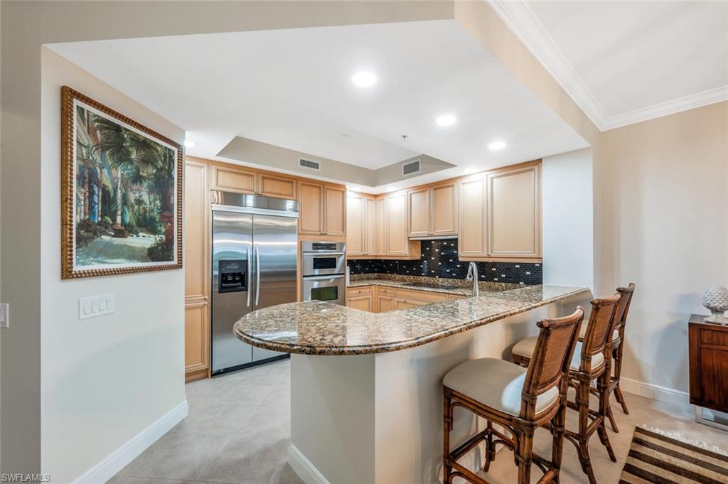Bright granite kitchen