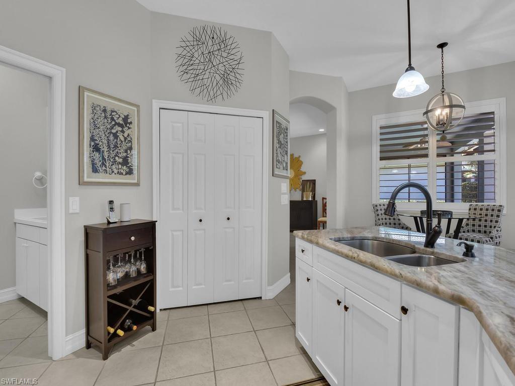 Kitchen w/ Pantry