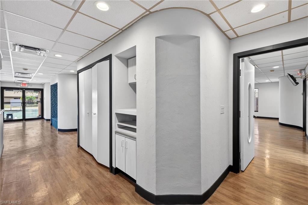 Entryway featuring wood-finish flooring, recessed lighting, and a drop ceiling