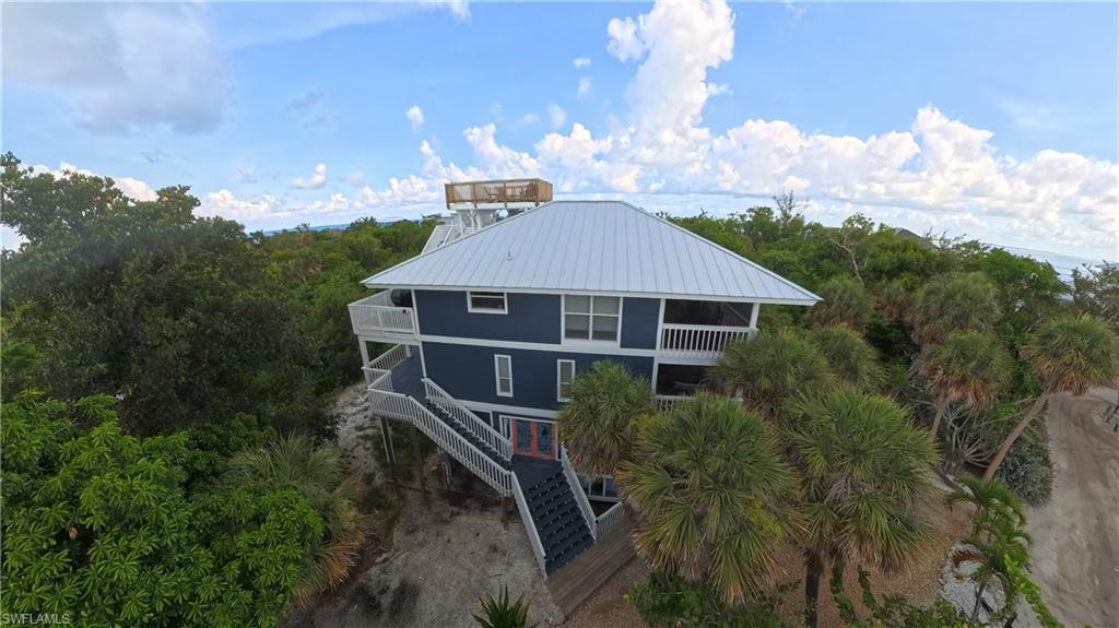 Elevated coastal residence with Crow's Nest Deck