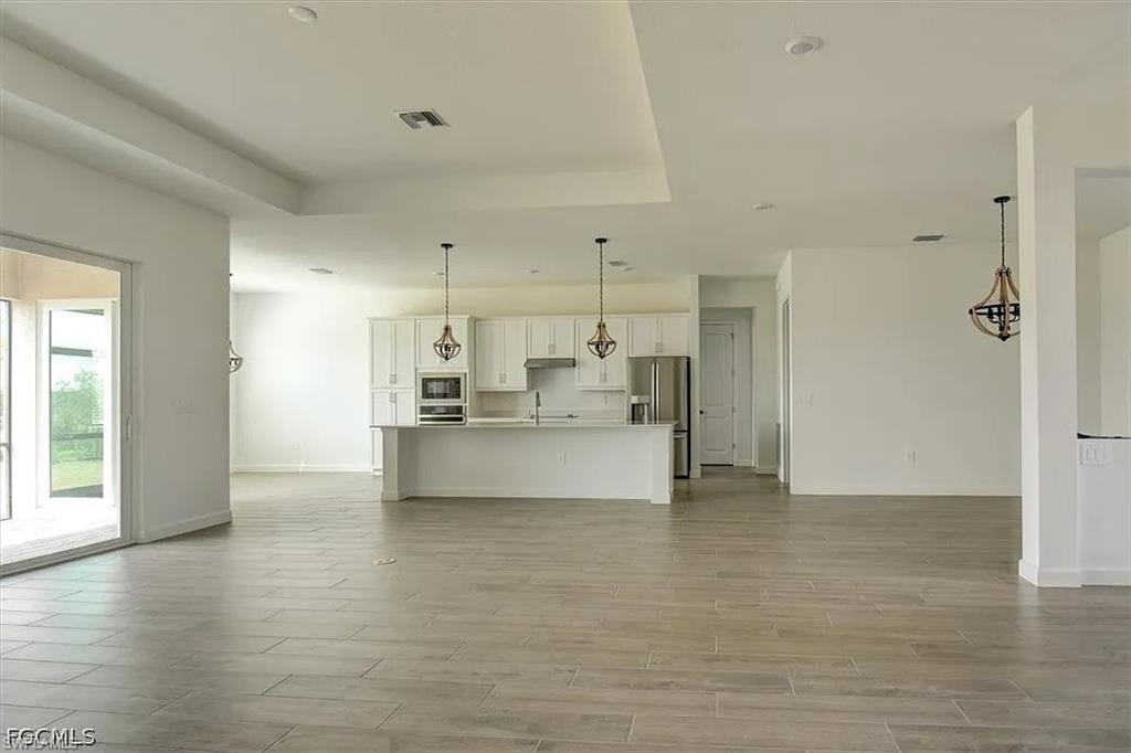 7796 Lakes Edge LN photo 10