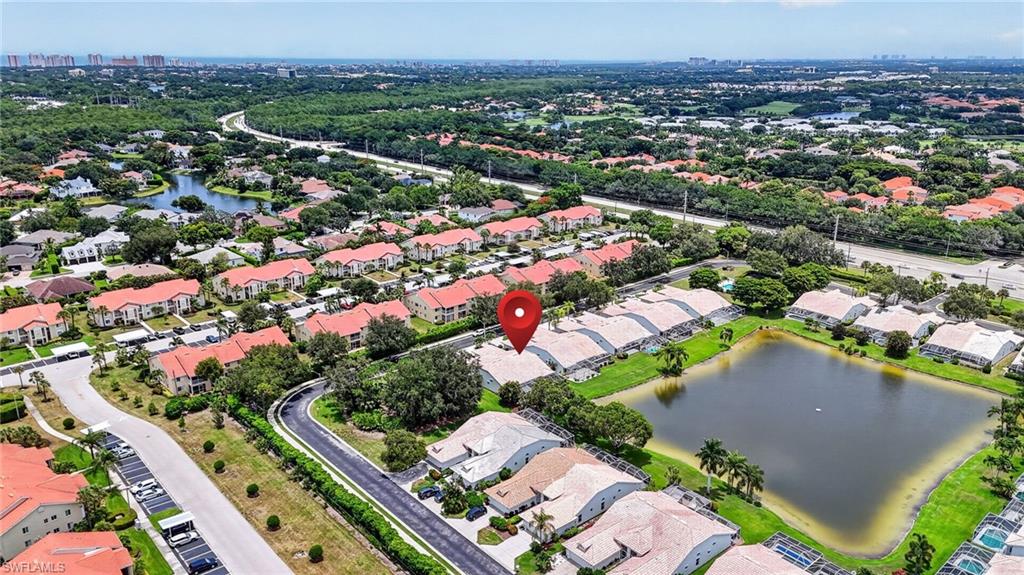 Less than 2 miles / 5 minutes to the Mercato, 3 miles to Vanderbilt Beach
