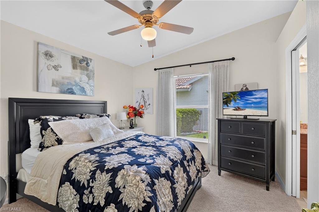 Guest bedroom, Queen bed, ensuite bathroom