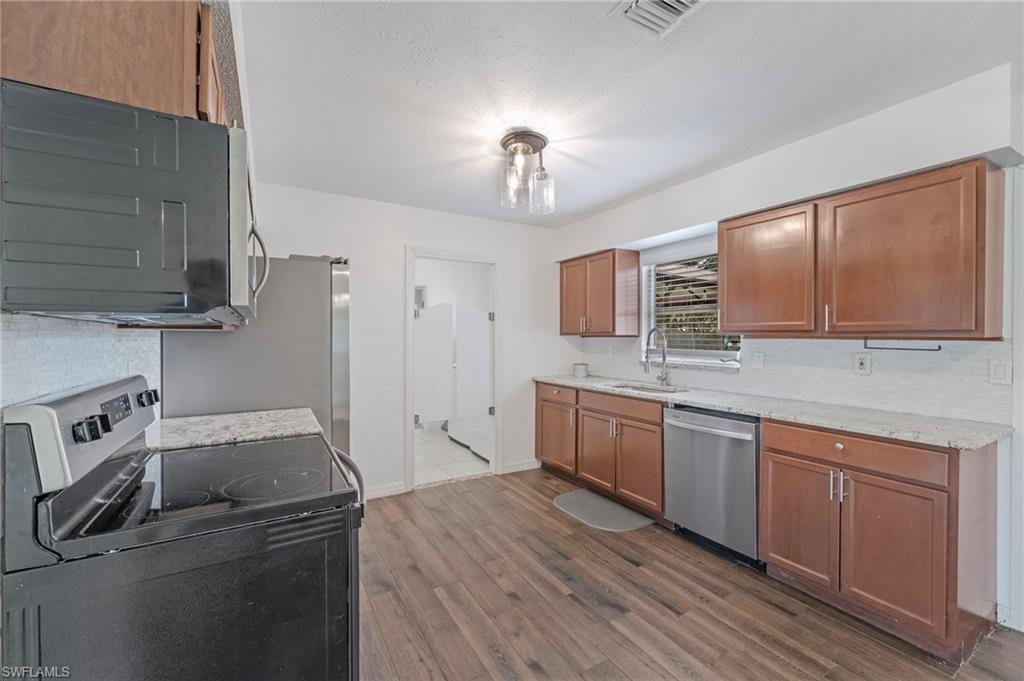 20310 Lorenzo AVE photo 15