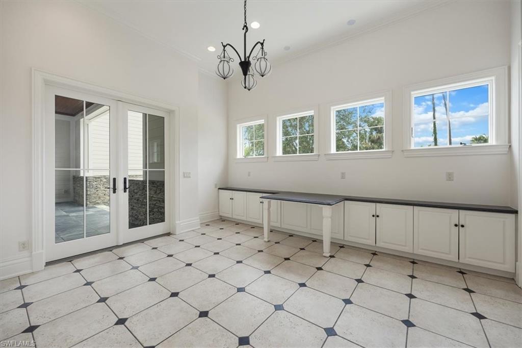 Expansive mud room