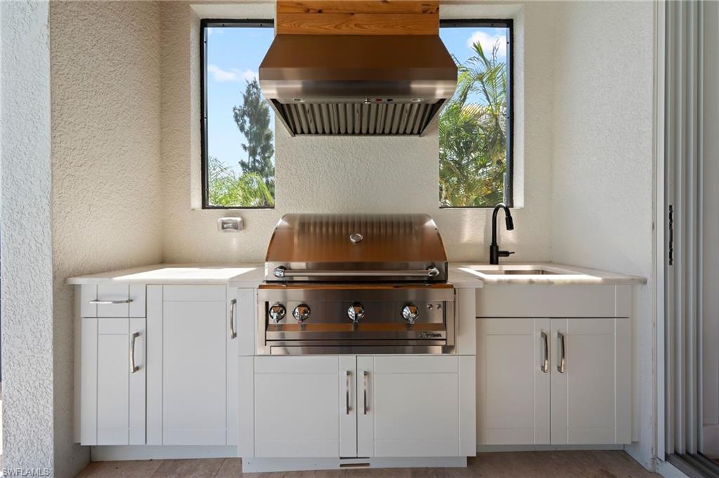 OUTDOOR KITCHEN
