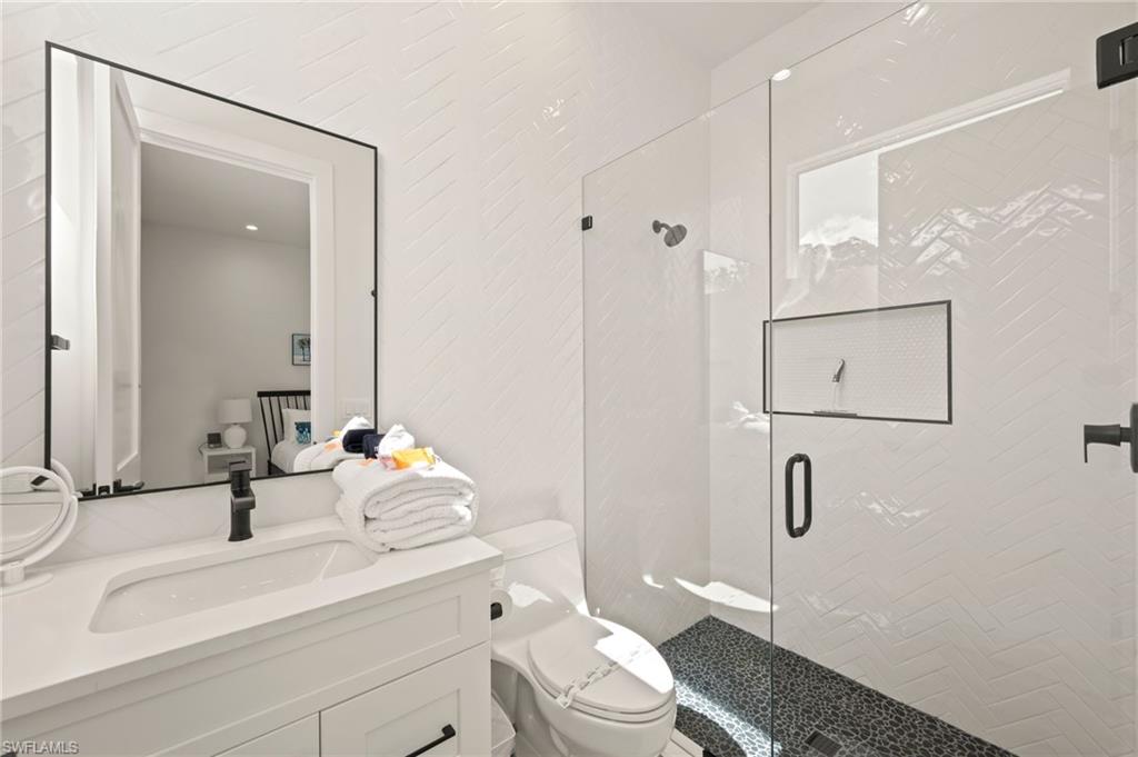 GUEST EN SUITE BATHROOM