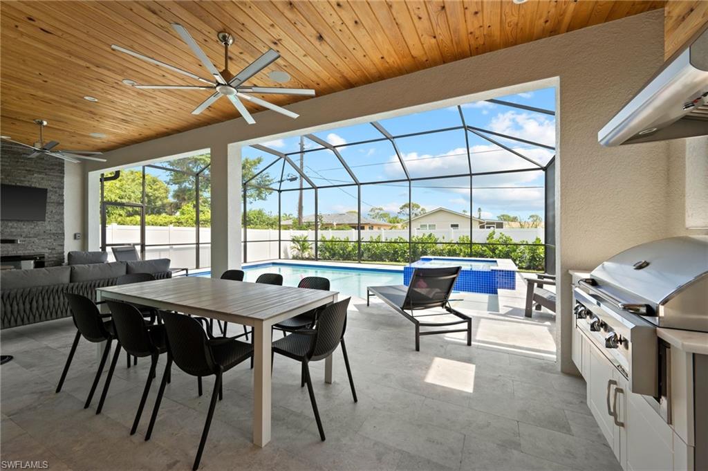 OUTDOOR LIVING AREA
