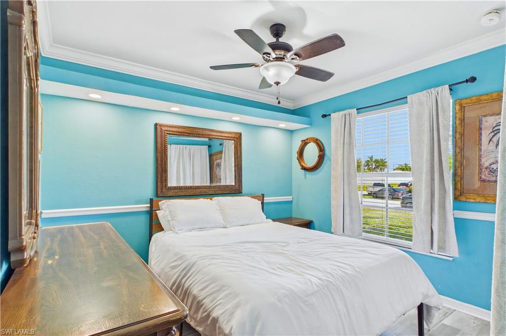 Room featuring crown molding, integrated ceiling fan with lighting, recessed lighting, window with blinds, and white baseboards
