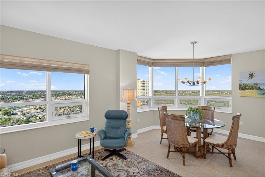 Casual dining area of family rm