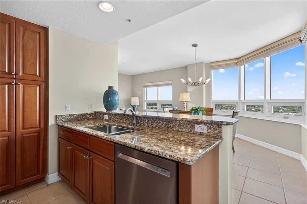 Kitchen open to the family rm