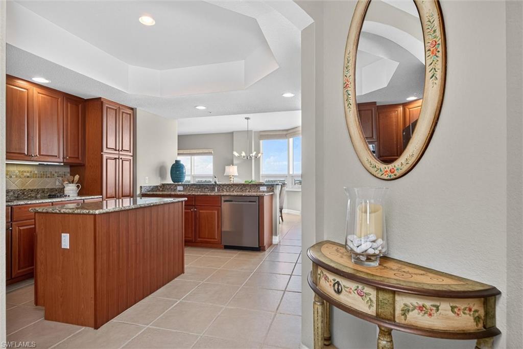 Kitchen w island