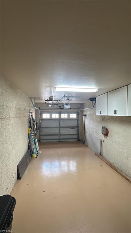 Garage featuring a textured wall