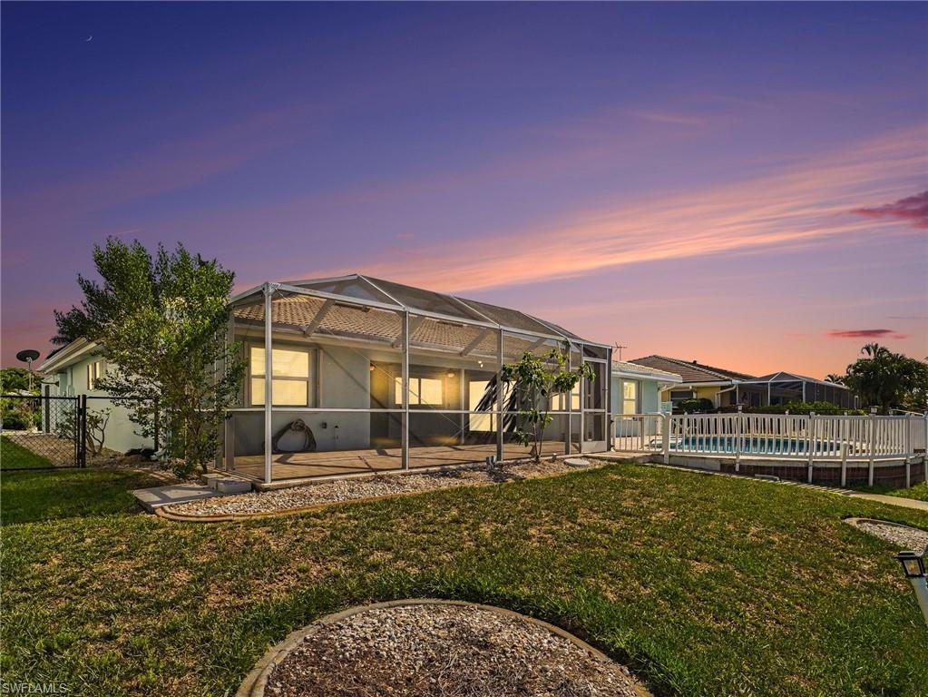 Enjoy the SWFL evenings with breathtaking sunsets (view from the water/canal)