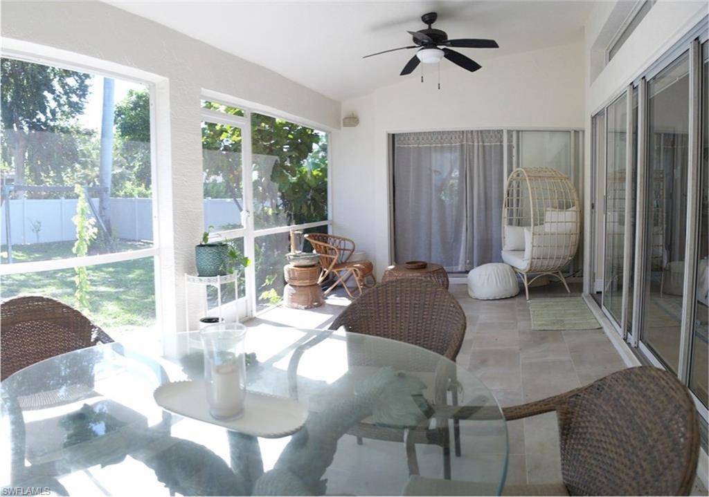 Screened patio featuring a vaulted ceiling and a ceiling fan