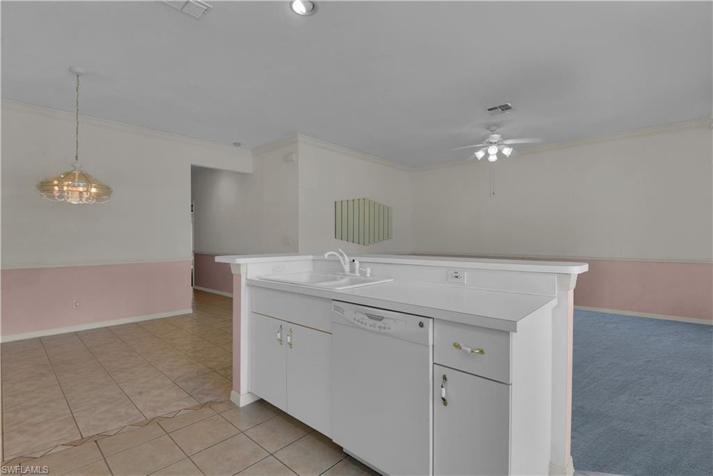 Kitchen w/ Island
