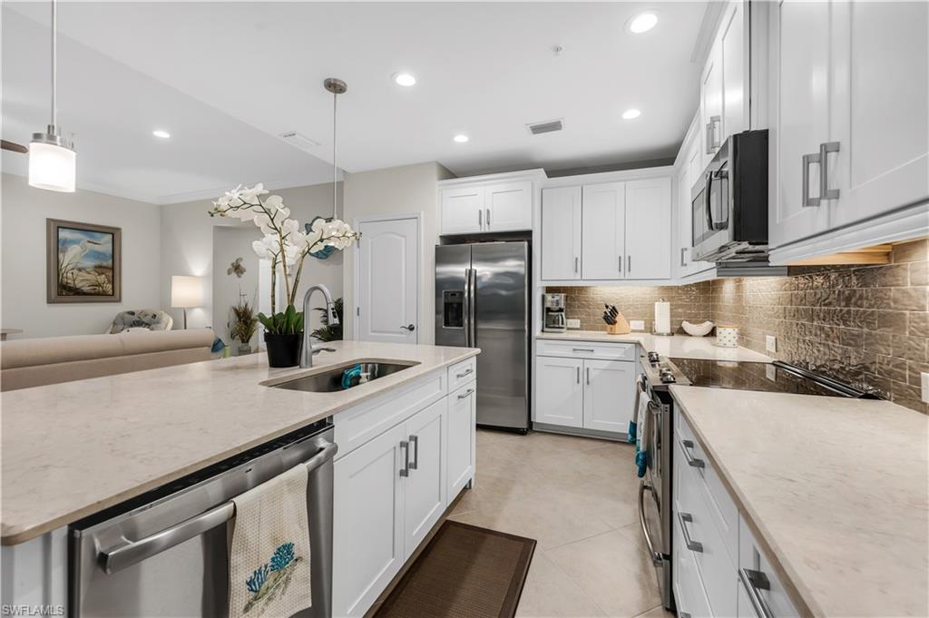 Open Kitchen/ Island