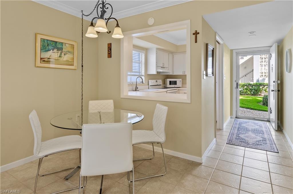 Dining room, open to the kitchen.