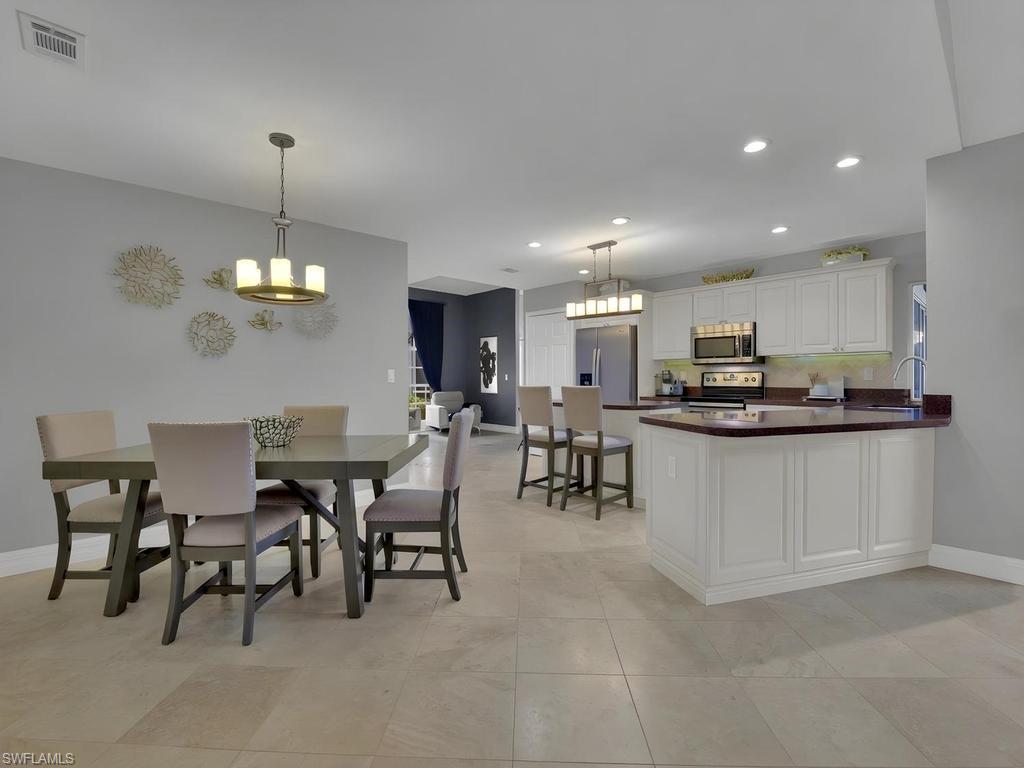 Dining Area & Kitchen