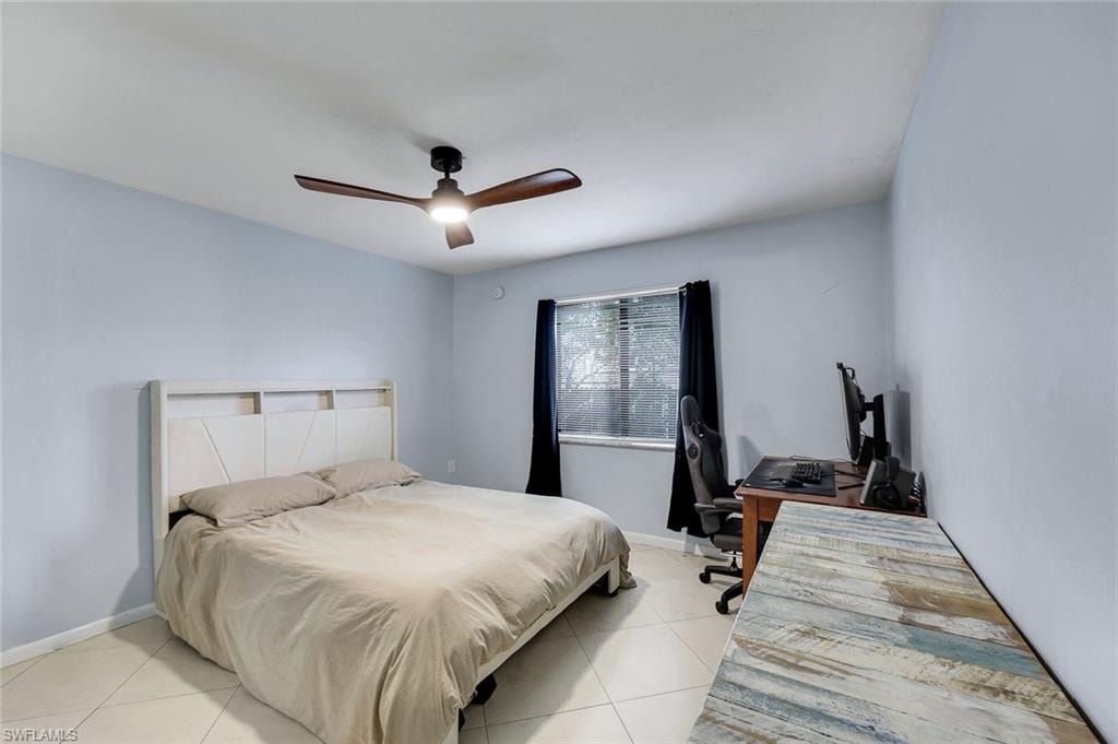 Guest bedroom.