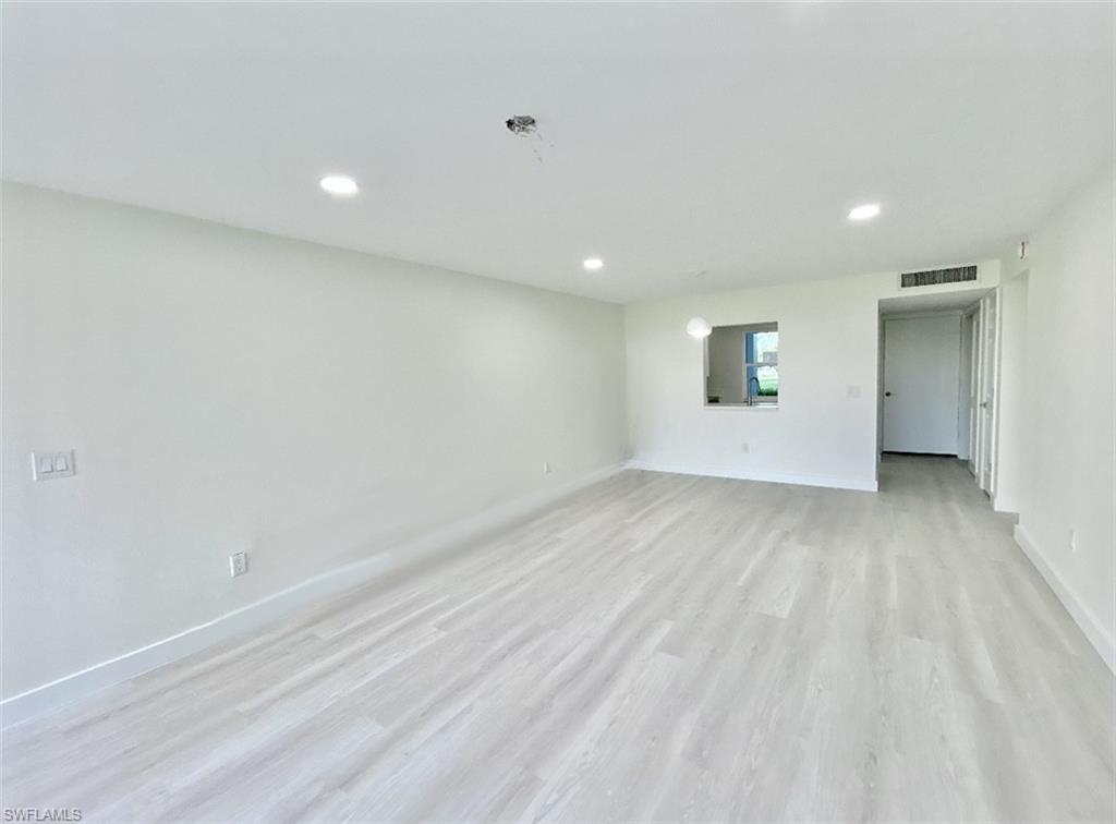 Living Room/Dining Area