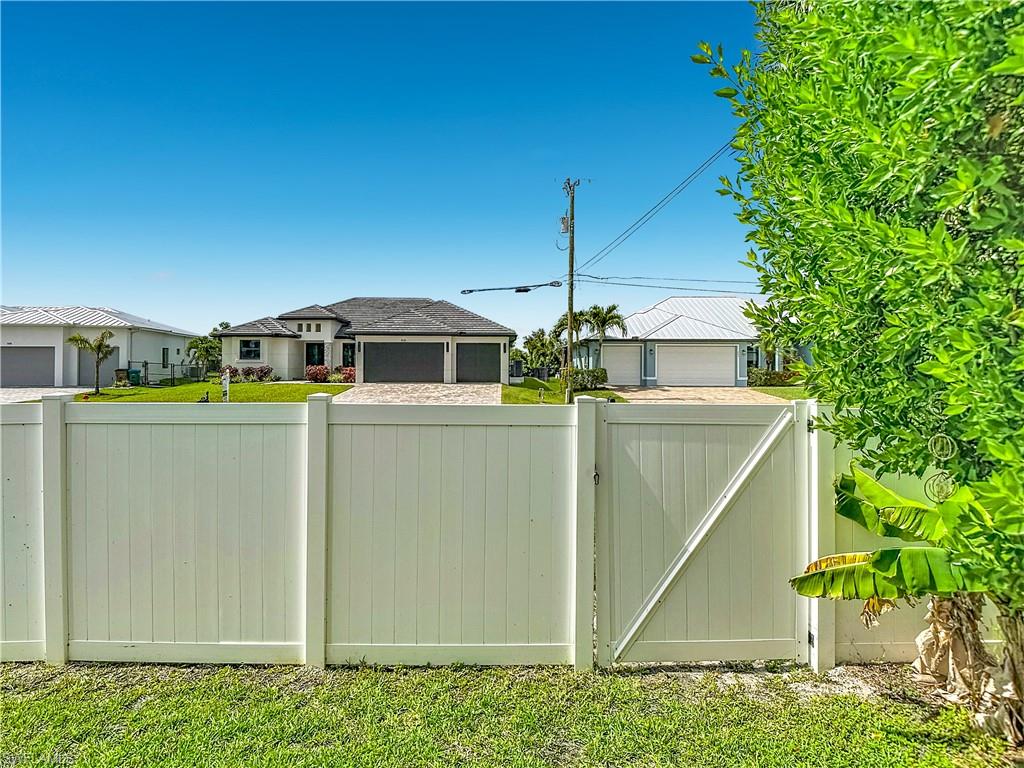 PVC fence that can be converted to double gate and store a boat or boat trailer in back yard