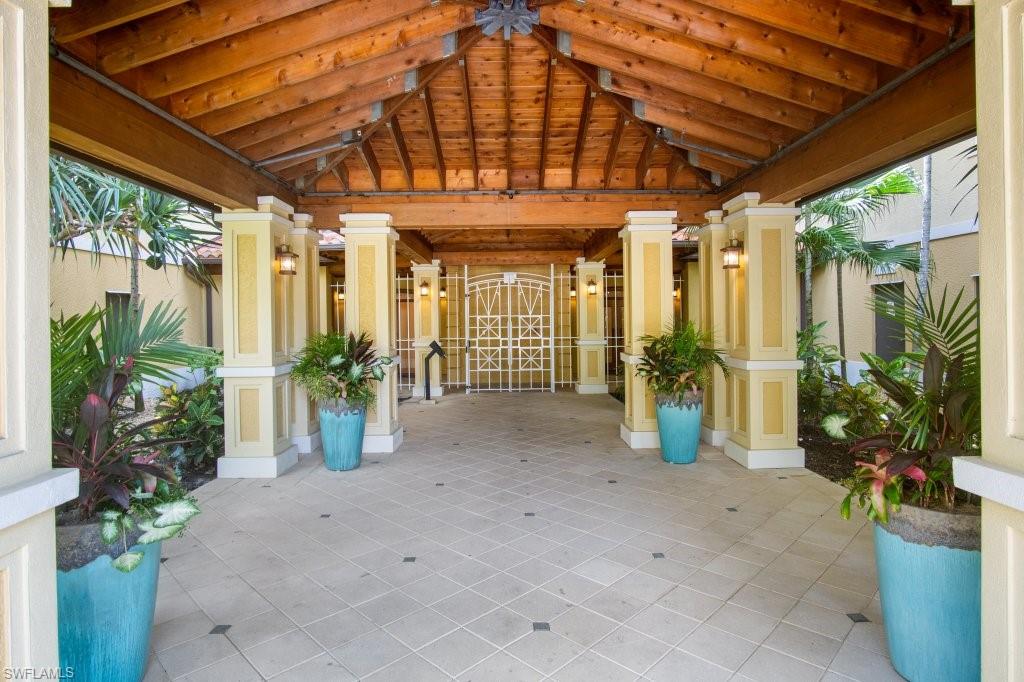 ENTRY WAY TO THE BUILDING