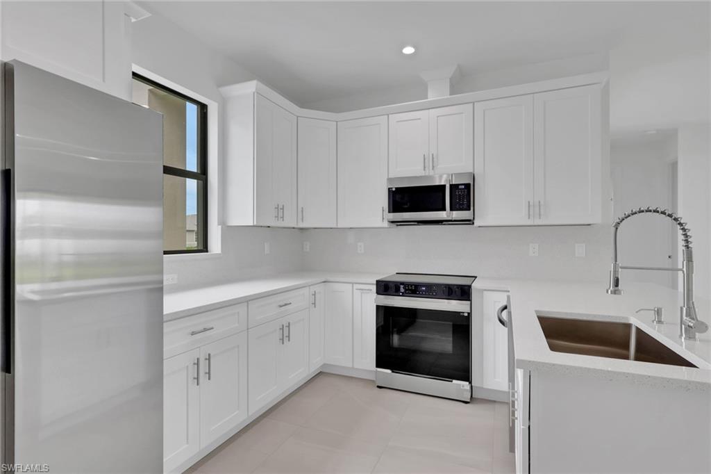 2208 NE 9th AVE photo 16