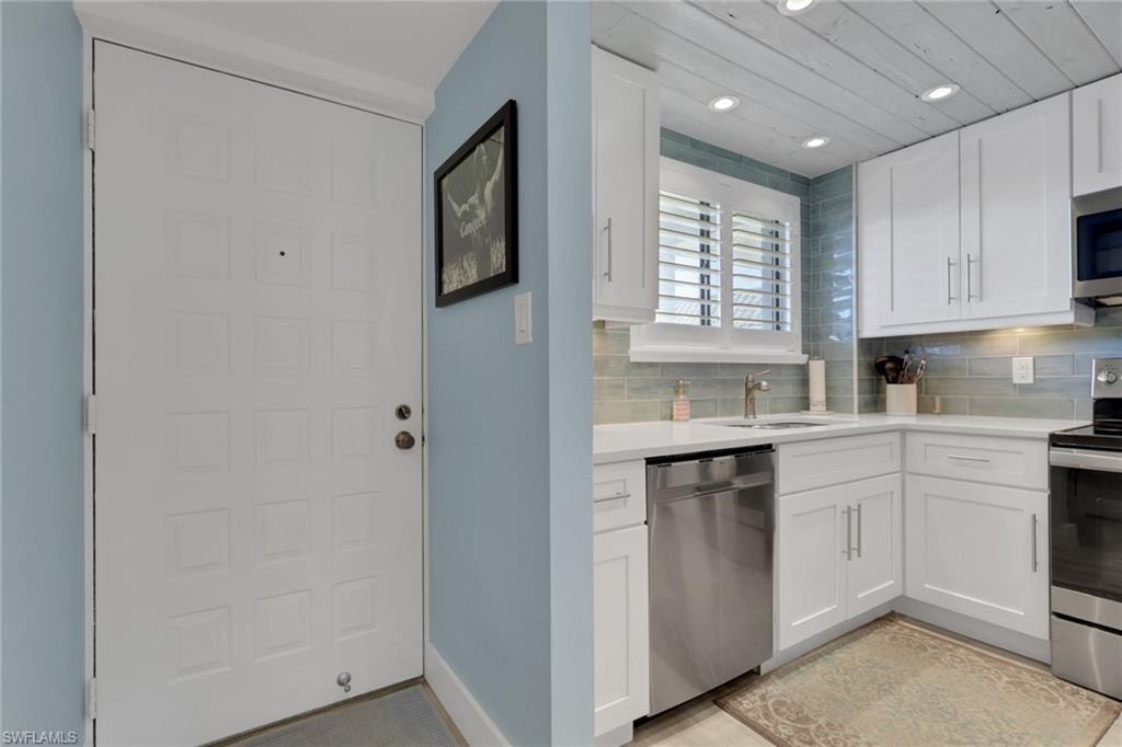 2121 Collier AVE 508