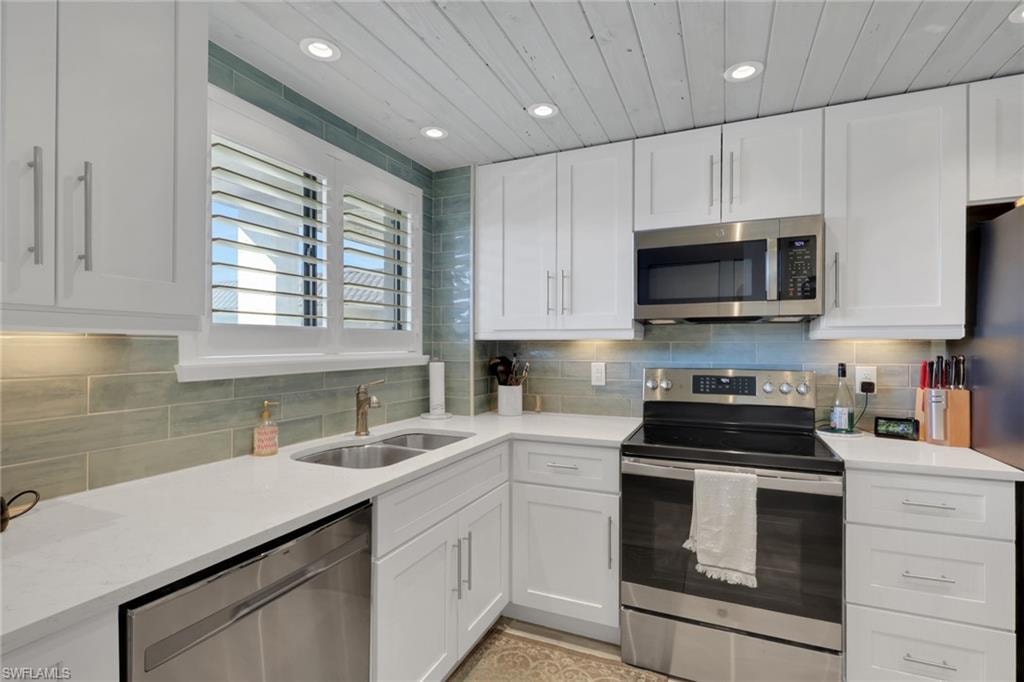 2121 Collier AVE 508