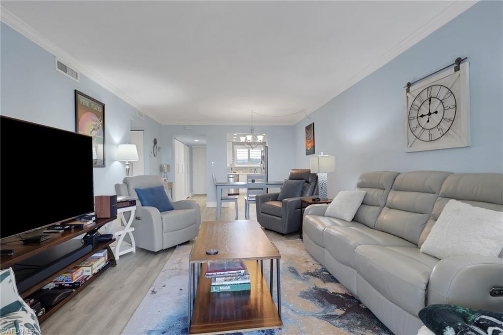 2121 Collier AVE 508 photo 8