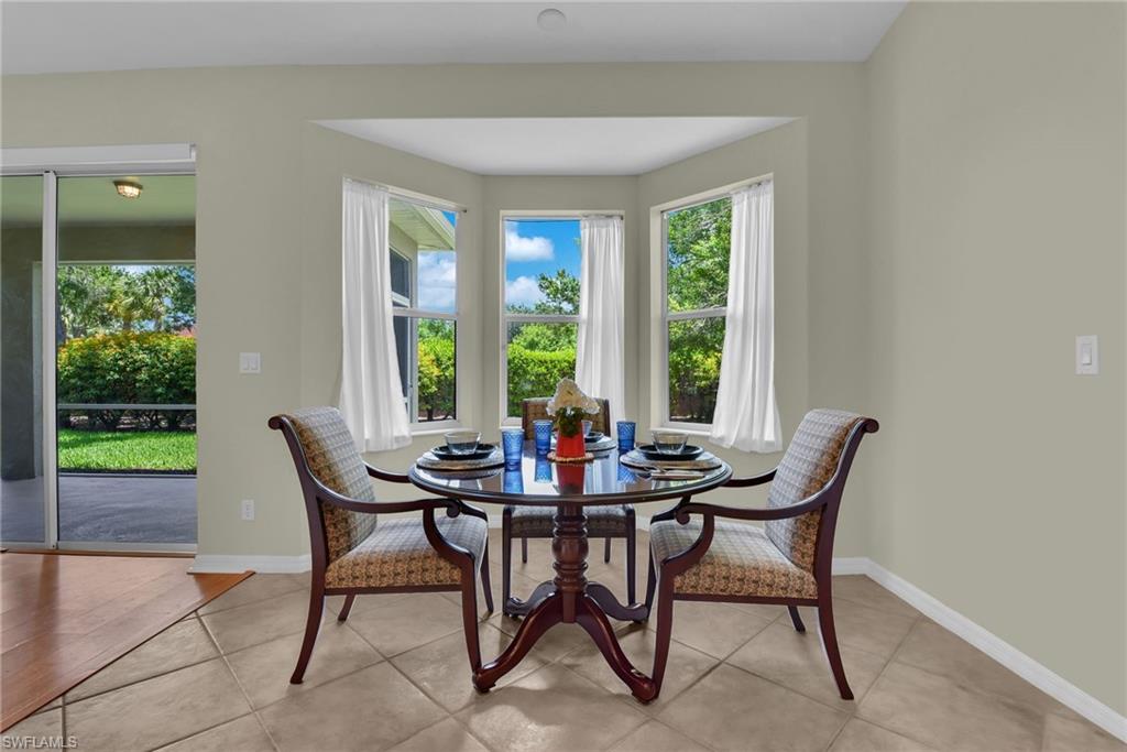 Dining Area w/ Bay Window System
