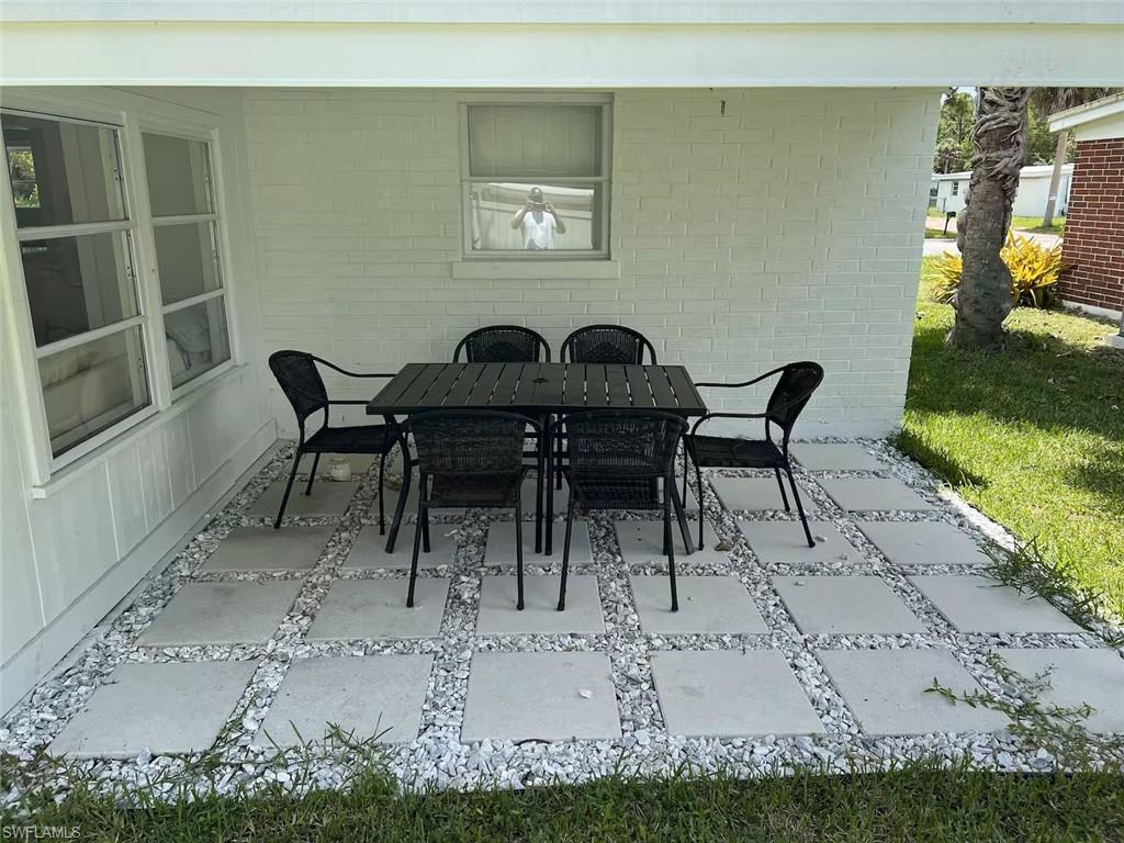 1220 Embassy Lane photo 9