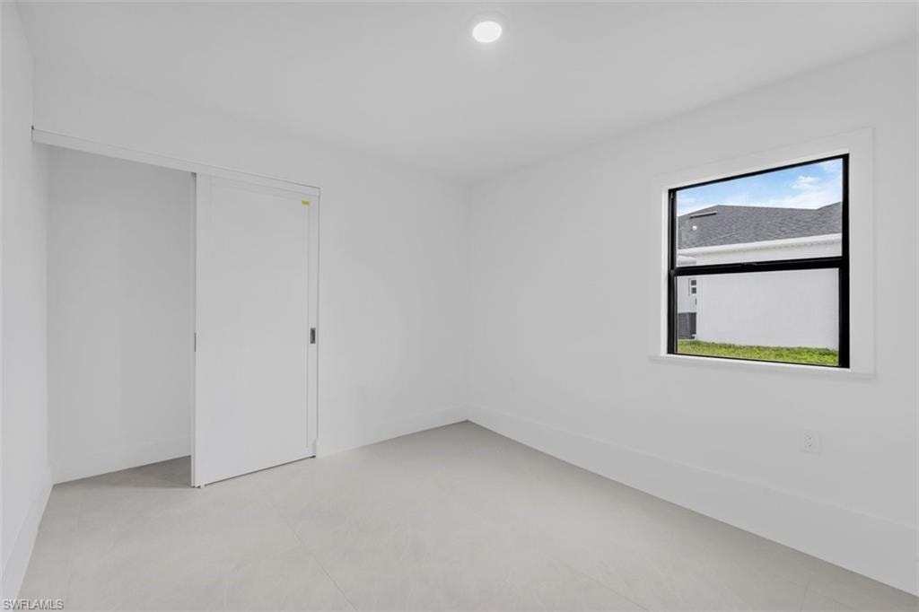 2502 Martin AVE S photo 10