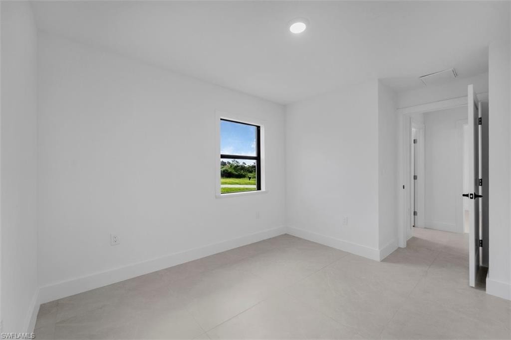 2502 Martin AVE S photo 11