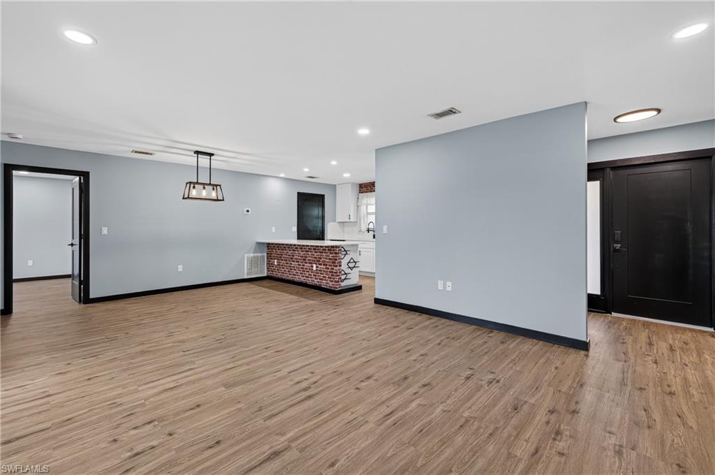 27072 Hillshire LN photo 9