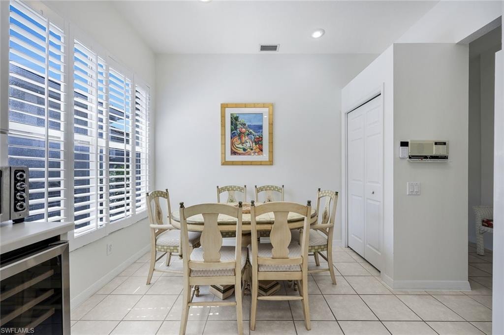 Kitchen Breakfast Area