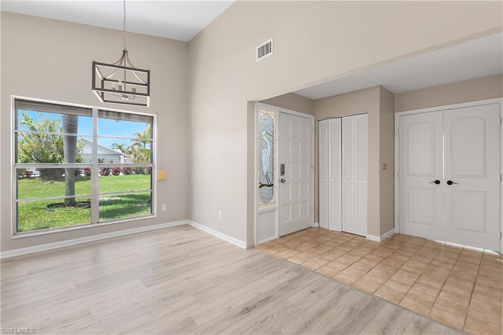 9749 Maplecrest CIR photo 6